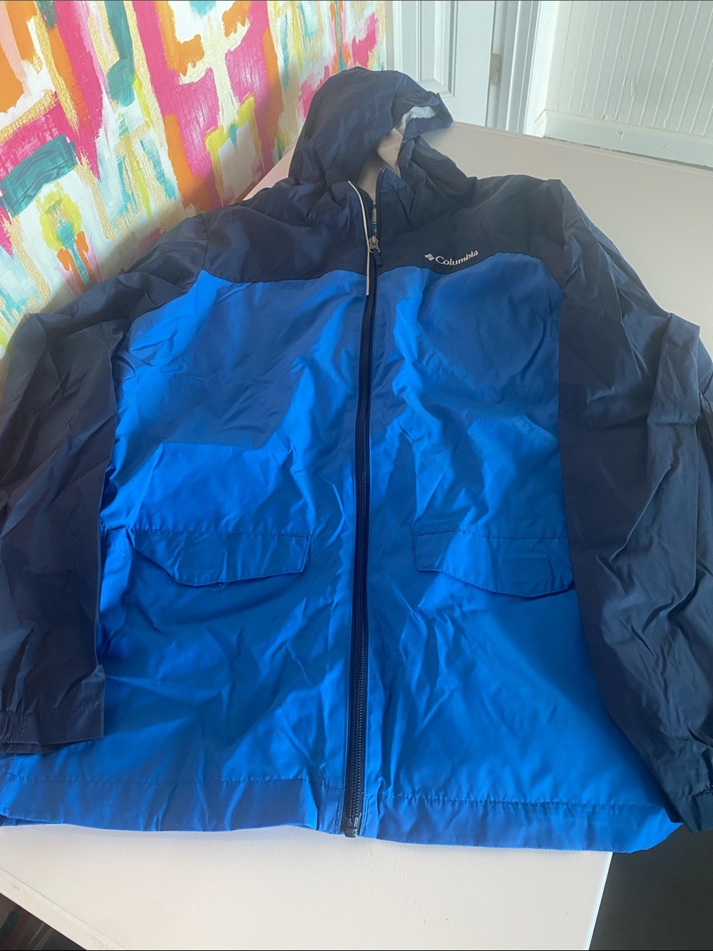 Columbia Navy/ Blue Hooded Windbreaker. Kids size xl (18/20). Great condition.
